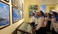 Exposition sur la marine populaire du Vietnam