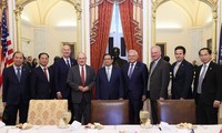 Le Premier ministre vietnamien rencontre les dirigeants du Congrès américain à Washington