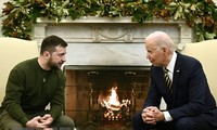 Ukraine: Joe Biden rassure Volodymyr Zelensky quant au soutien de Washington  