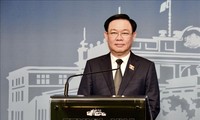 Vuong Dinh Huê rencontre des entrepreneurs et officiels bulgares