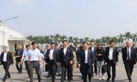 Le président mongol visite le parc industriel de Luong Son