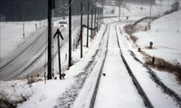 Europe: Les fortes chutes de neige paralysent le trafic aérien et routier