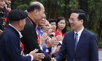 Rencontre de Vo Van Thuong avec des personnes exemplaires parmi les leaders de communautés ethniques de 2023