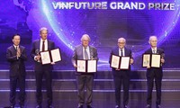 Vo Van Thuong présent à la cérémonie de remise des prix VinFuture