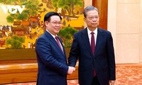 Entretiens entre Vuong Dinh Huê et Zhao Leji