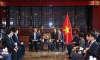 Vuong Dinh Huê rencontre des chefs de grandes entreprises chinoises