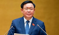 Le Comité central du Parti accepte la démission de Vương Đinh Huê