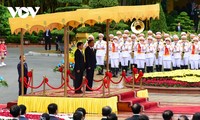 Thongloun Sisoulith au Vietnam pour renforcer les relations bilatérales   