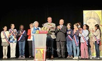 En France, Trân Tô Nga faite citoyenne d’honneur de Villejuif