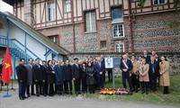 Inauguration d'une plaque commémorative en l'honneur de Hô Chi Minh à Sainte-Adresse