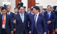 Pham Minh Chinh rencontre le président de l’Assemblée nationale laotienne