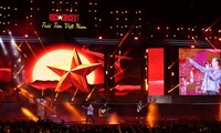 Concert rock à la citadelle de Thang Long: les chants révolutionnaires embrasent la jeunesse 