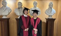 Deux chirurgiennes vietnamiennes intègrent le prestigieux Collège royal de chirurgie d’Angleterre