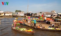 เที่ยวตลาดน้ำก๊ายรังในจังหวัดเกิ่นเธอ