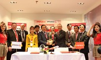 Vietjet ลงนามสัญญาที่มีมูลค่านับพันล้านดอลลาร์สหรัฐ ณ Singapore Airshow 2016