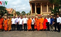 ประธานแนวร่วมปิตุภูมิเหงียนเถียนเญินอวยพรปีใหม่ชาวเขมร