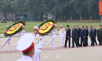 ผู้นำพรรคและรัฐเข้าเคารพศพประธานโฮจิมินห์