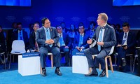 นายกรัฐมนตรีเวียดนามเข้าร่วมการสนทนานโยบาย ณ ฟอรั่ม WEF เทียนจิน
