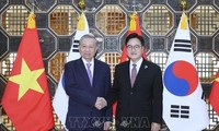 เลขาธิการใหญ่พรรค โตเลิม ประชุมกับประธานรัฐสภาสาธารณรัฐเกาหลี Woo Won Sik