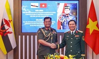 เสนาธิการใหญ่กองทัพประชาชนเวียดนามเจรจากับผู้บัญชาการใหญ่กองทัพแห่งชาติบรูไน