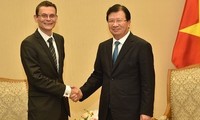 Vietnam, France seek to expand aviation cooperation