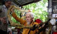 Elder with five meter long hair gets an odd recognition