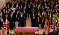 Phó Thủ tướng Hoàng Trung Hải viếng Tổng thống Hugo Chavez 