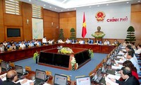 Chính phủ họp phiên thường kỳ tháng 10/2013