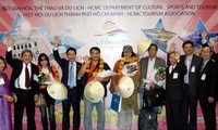 Thành phố Hồ Chí Minh đón du khách nước ngoài đầu tiên năm mới 2014