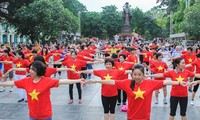 Người Hà Nội nồng nhiệt nhảy flashmob hướng về Biển Đông 