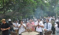 Thanh thiếu niên kiều bào đến với vùng đất Tổ