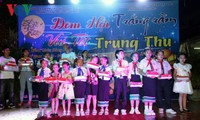 Tết Trung Thu của con em kiều bào Việt Nam tại Lào