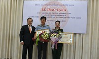 Khen thưởng tập thể, cá nhân có thành tích xuất sắc trong công tác về người Việt Nam ở nước ngoài 