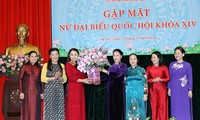  Gặp mặt nữ đại biểu Quốc hội