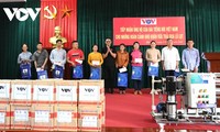 VOV và các nhà hảo tâm trao 200 suất quà ủng hộ người dân vùng lũ Nghệ An