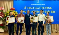 Tôn vinh và trao giải thưởng sáng tác về biên giới, biển đảo