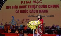 Khai mạc Hội diễn nghệ thuật quần chúng Ca khúc cách mạng