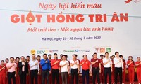 Ngày hội “Giọt hồng tri ân”: Mỗi trái tim - Một ngọn lửa anh hùng