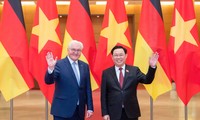 Chủ tịch Quốc hội Vương Đình Huệ hội kiến Tổng thống Đức Frank-Walter Steinmeier