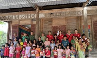 FAVIJA tổ chức tặng quà từ thiện tại các bản làng biên giới Tương Dương, Nghệ An   