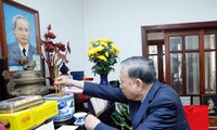 Tổng Bí thư Tô Lâm dâng hương tưởng niệm nhân 120 năm Ngày sinh Thủ tướng Phạm Văn Đồng