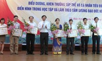 Tuyên dương các tập thể, cá nhân tiêu biểu học tập làm theo gương Hồ Chí Minh