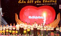 Chương trình “Gắn kết yêu thương - Vui bước đến trường” 