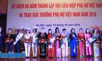 Lễ trao giải thưởng Phụ nữ Việt Nam 2016