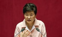 South Korea: Park Geun-Hye denies wrongdoing in scandal