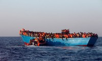 Nearly 100 refugees missing after boat sinks off Libya