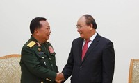 Government leader hosts Lao Defence Minister