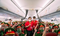 Vietjet flies 1,000 policemen to support HCM City’s COVID-19 fight