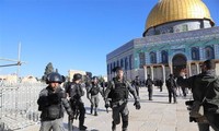 Israeli forces, Palestinians clash again at Jerusalem mosque 