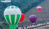 Hot air balloon festival takes to the skies above Ha Tinh